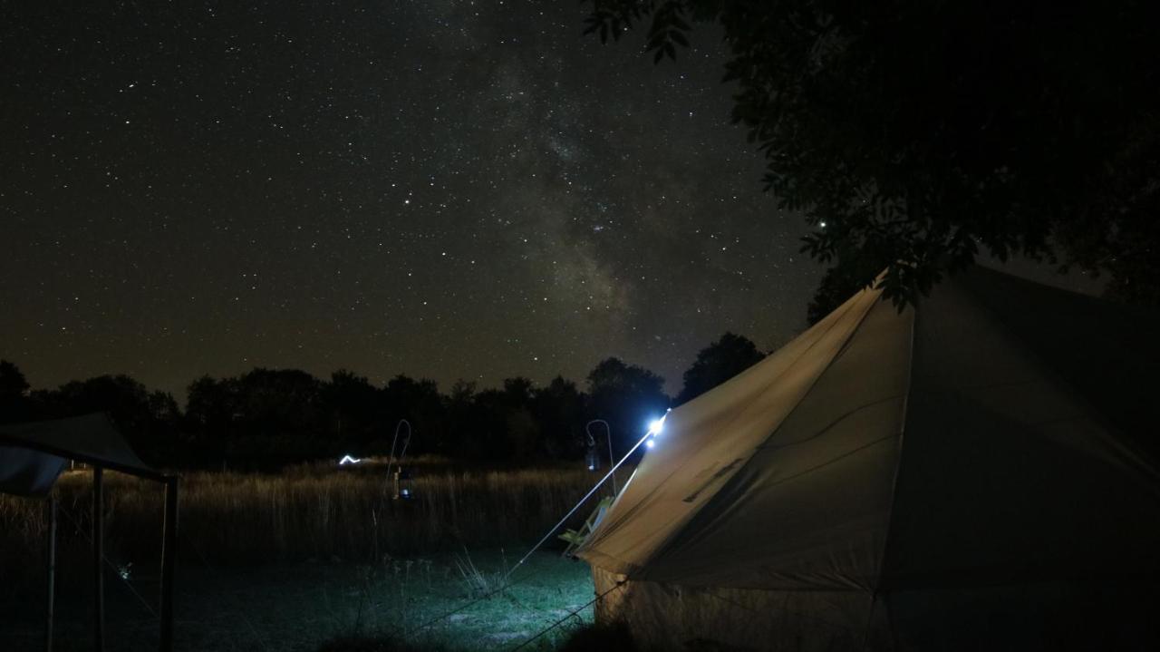 La Toile Sous Les Etoiles Hotel Charron  ภายนอก รูปภาพ